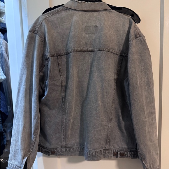 Levi's Classic Gray Denim Jacket - Picture 2 of 3